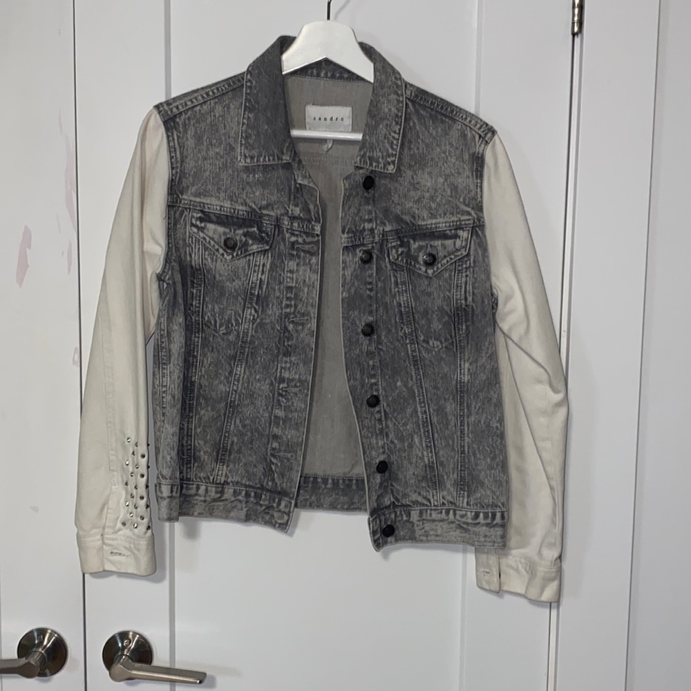 Cute Jean jacket with studs on arms grey white tones